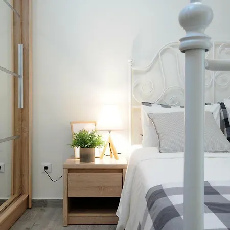 F & B Collection - Close To Aristotelous Sq.